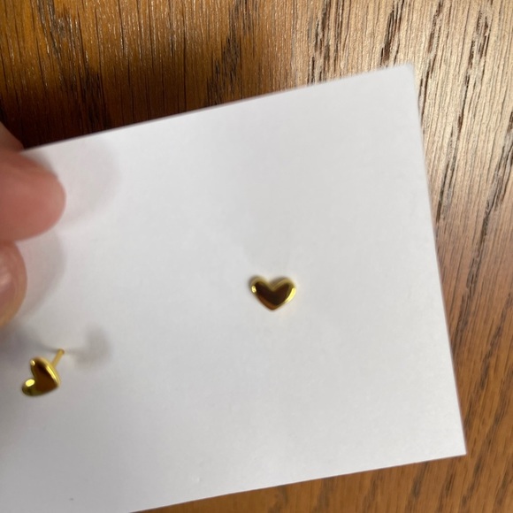 Gold Heart Stud Earrings NWOT - Picture 3 of 5